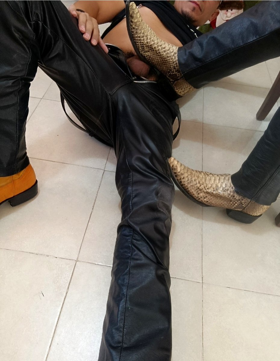 J_tomm0491's tweet photo. Hey Disfruta 

Telegram manda dm
https://t.co/of2uPdygNZ

Todo el contenido disponible en botas vaqueras y cuero https://t.co/3M4YQn1nV6