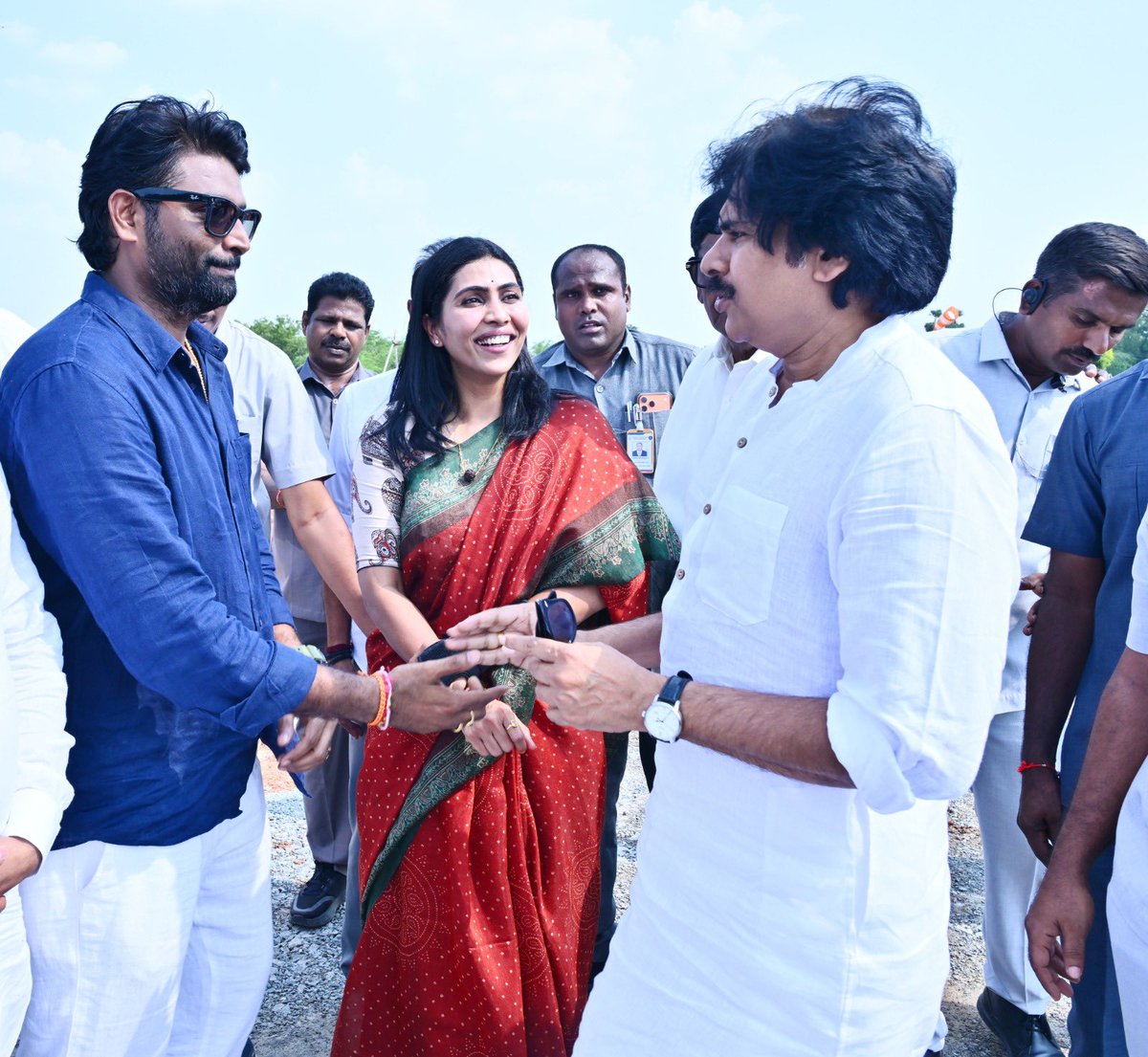Jspharishkumar's tweet photo. పల్లె పండుగ 3.0 కార్యక్రమంలో భాగంగా మన కళ్యాణ్ గారి సొంత జిల్లా నెల్లూరు జిల్లా, ఉదయగిరికి విచ్చేసిన ఆంధ్రప్రదేశ్ ఉప ముఖ్యమంత్రి @APDeputyCMO , మన @JanaSenaParty జనసేనాని శ్రీ కొణిదెల @PawanKalyan గారిని మర్యాదపూర్వకంగా కలిసి ఘనంగా స్వాగతించడం ఎంతో ఆనందంగా, గర్వంగా అనిపించింది.

జై జనసేన! 
జై పవన్ కళ్యాణ్ గారు! 
@AjayaKumarJSP @itsRamTalluri @JSPShatagniTeam @JSPVeeraMahila 
#janasena #janasenaparty #pawankalyan