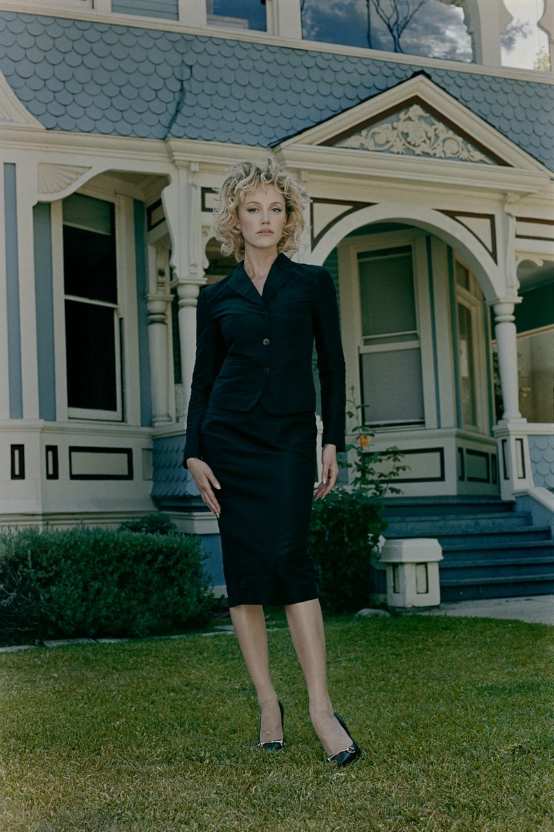 slshers's tweet photo. Maika Monroe for Interview Magazine https://t.co/PaOdBotUtt