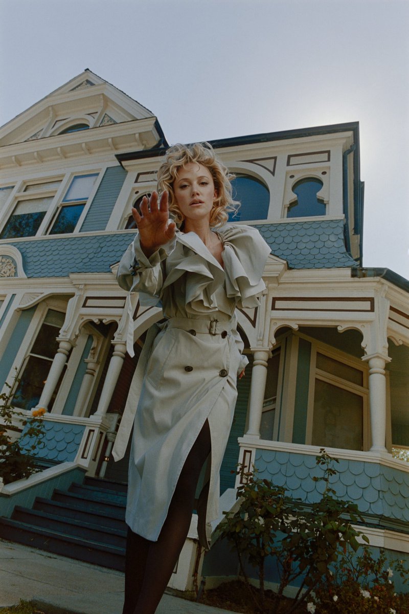 slshers's tweet photo. Maika Monroe for Interview Magazine https://t.co/PaOdBotUtt