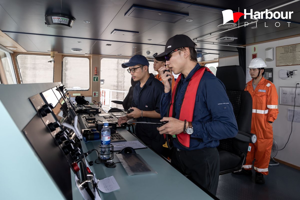 PilotHarbour's tweet photo. Pilot and master Asia Cement No.9 outbound Kaohsiung.
#port #shipping #HarbourPilot #transportmaritime #portoperations #globaltrade #globalshipping #maritimephotography #maritimestrategy #merchantmarine #imohq #impa #empa #maritimepilot #internationalmaritimepilots #noshippingnoshopping
@EmpaGeneral
@impahq
@empapilots
@IMOHQ