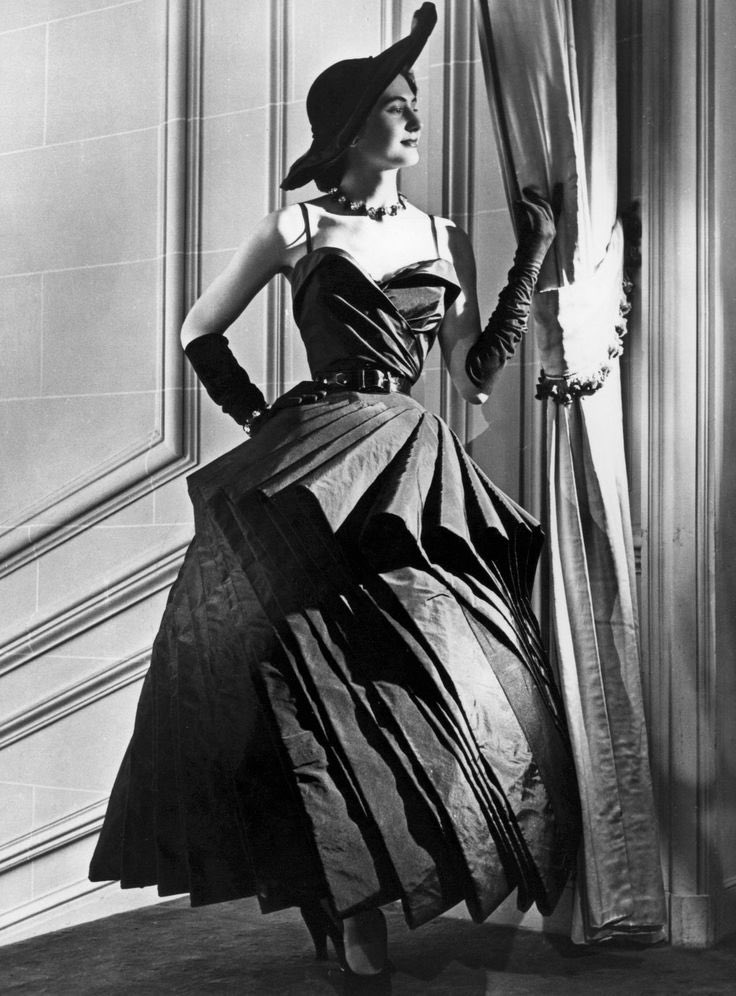 Lesflappers's tweet photo. Look 47 from dior ss27 by Anderson was inspired by Christian Dior’s Zig Zag collection https://t.co/fdQOkpPFGW