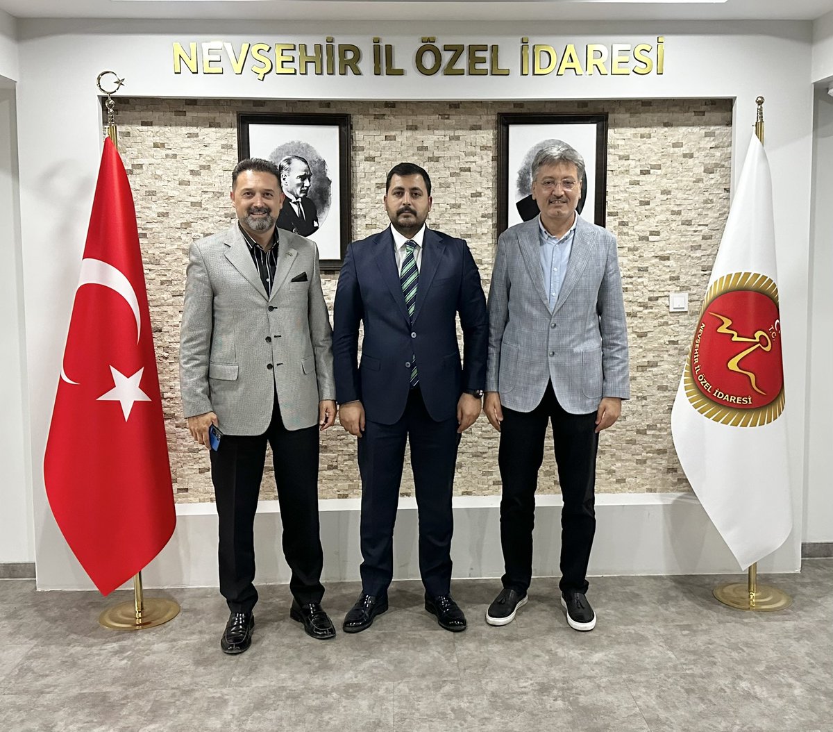 ozelidare50's tweet photo. Nevşehir Muhtarlar Dernek Başkanı Sayın Hüseyin Altınışık ve beraberindeki merkez mahalle muhtarları, Adalet ve Kalkınma Partisi Ürgüp İlçe Başkanı Sayın Uğur Cankurt ve beraberindeki köy muhtarları, Simya Koleji Genel Müdürü Sayın Hüseyin Çakıcı; ⬇️ https://t.co/rEq8XGFxuZ