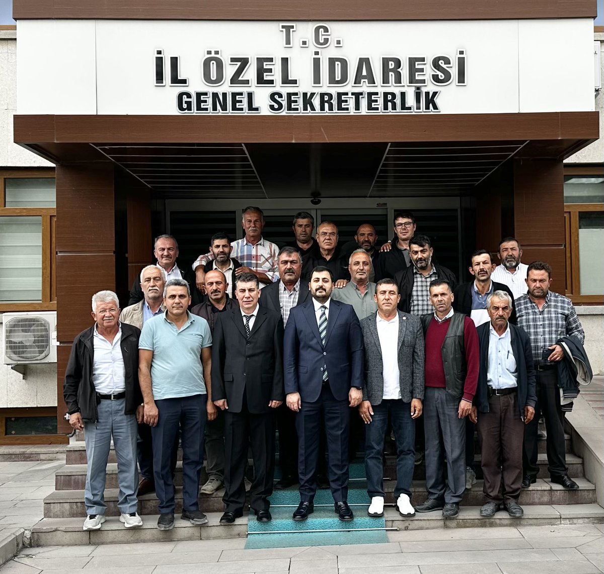 ozelidare50's tweet photo. Nevşehir Muhtarlar Dernek Başkanı Sayın Hüseyin Altınışık ve beraberindeki merkez mahalle muhtarları, Adalet ve Kalkınma Partisi Ürgüp İlçe Başkanı Sayın Uğur Cankurt ve beraberindeki köy muhtarları, Simya Koleji Genel Müdürü Sayın Hüseyin Çakıcı; ⬇️ https://t.co/rEq8XGFxuZ