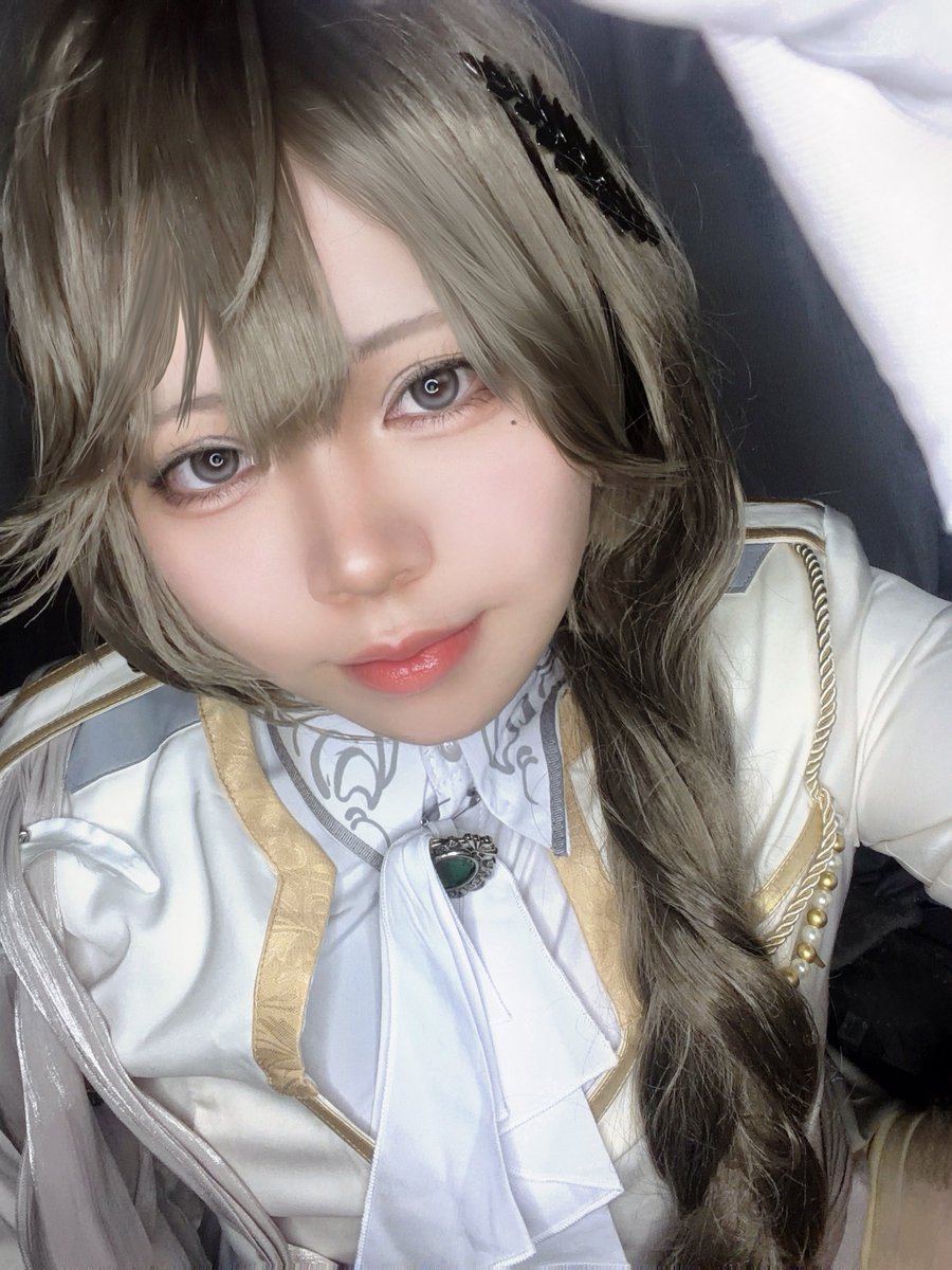 zrm_cos's tweet photo. cos 🔫 練習した🎵
メイクと加工変えたからいつもに増して顔が違う https://t.co/GhYg8ZRVxJ