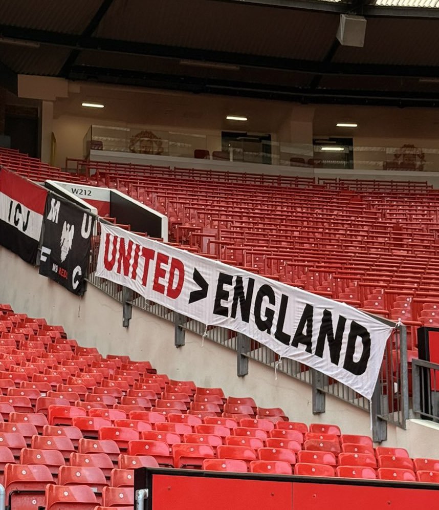 ExUndisSol's tweet photo. Persib > Indonesia
United > England
Kakang > Dalot https://t.co/gIhjoJ7Arq