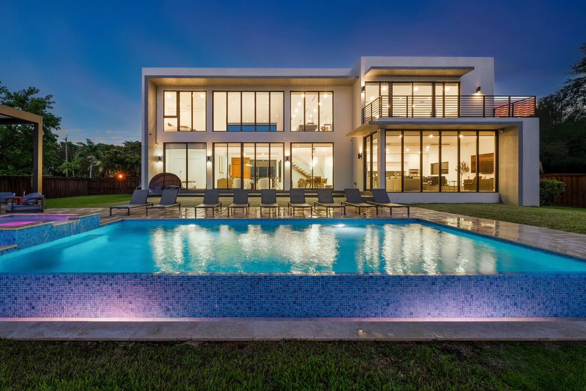 JatinaGroup's tweet photo. Designed around the natural beauty of its surroundings, Villa Lago is a serene lakefront escape in the heart of Miami. Floor-to-ceiling impact windows bring in sweeping lake views and beautiful golden-hour light, while the open-concept layout flows effortlessly across two levels. https://t.co/CGEKaZmxeL