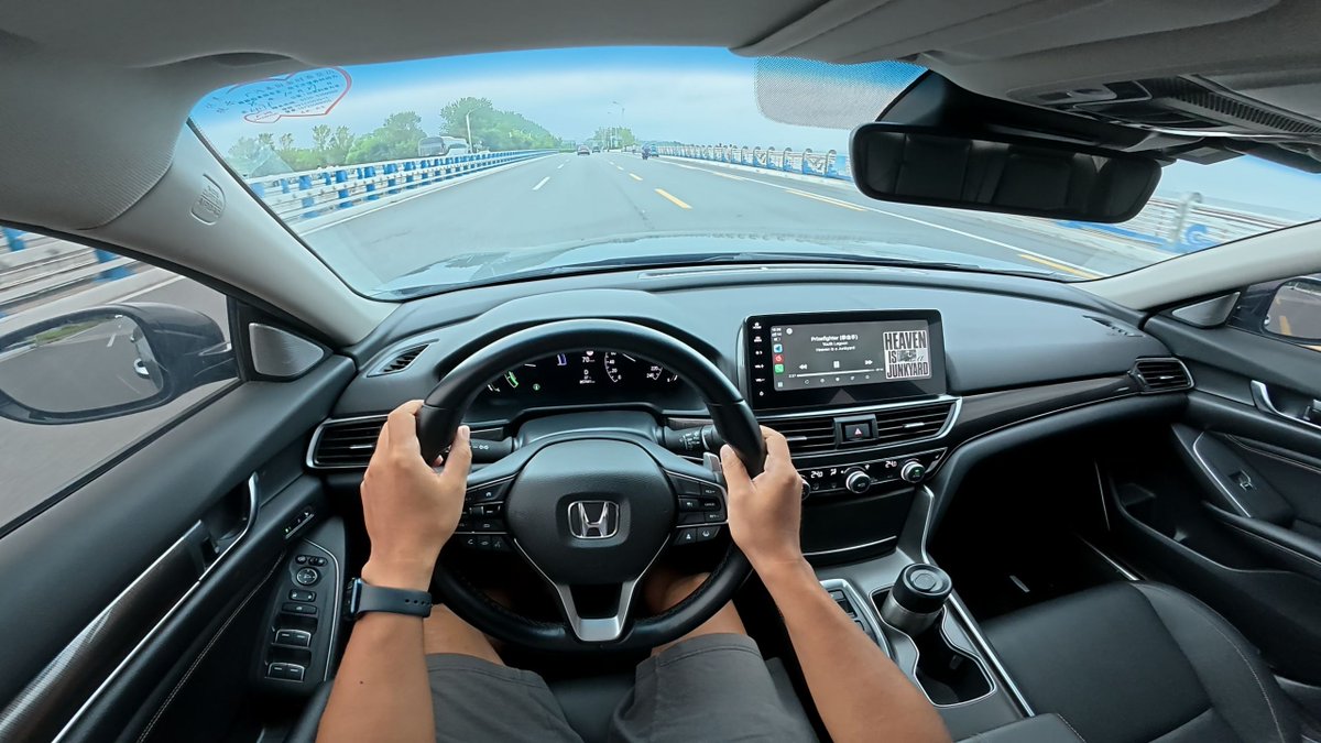 TomikoAdanme's tweet photo. Primer día de clases de conducción  Me temblaban las manos al volante, pero ya no tengo miedo de pisar el acelerador!  #AprendiendoAChofer https://t.co/yMcVrrbpFe