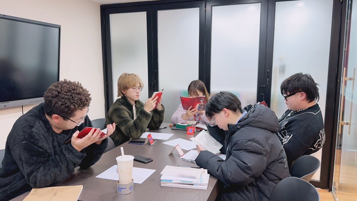JuliTsui's tweet photo. Just finished the most thrilling murder mystery剧本杀 night with friends! Zero plot holes, immersive clues, and that final twist had us all screaming—10/10 would decode again! https://t.co/yApuJuv0l8