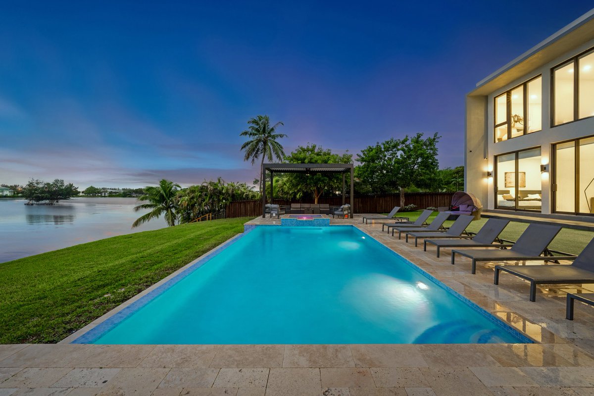 JatinaGroup's tweet photo. Designed around the natural beauty of its surroundings, Villa Lago is a serene lakefront escape in the heart of Miami. Floor-to-ceiling impact windows bring in sweeping lake views and beautiful golden-hour light, while the open-concept layout flows effortlessly across two levels. https://t.co/CGEKaZmxeL