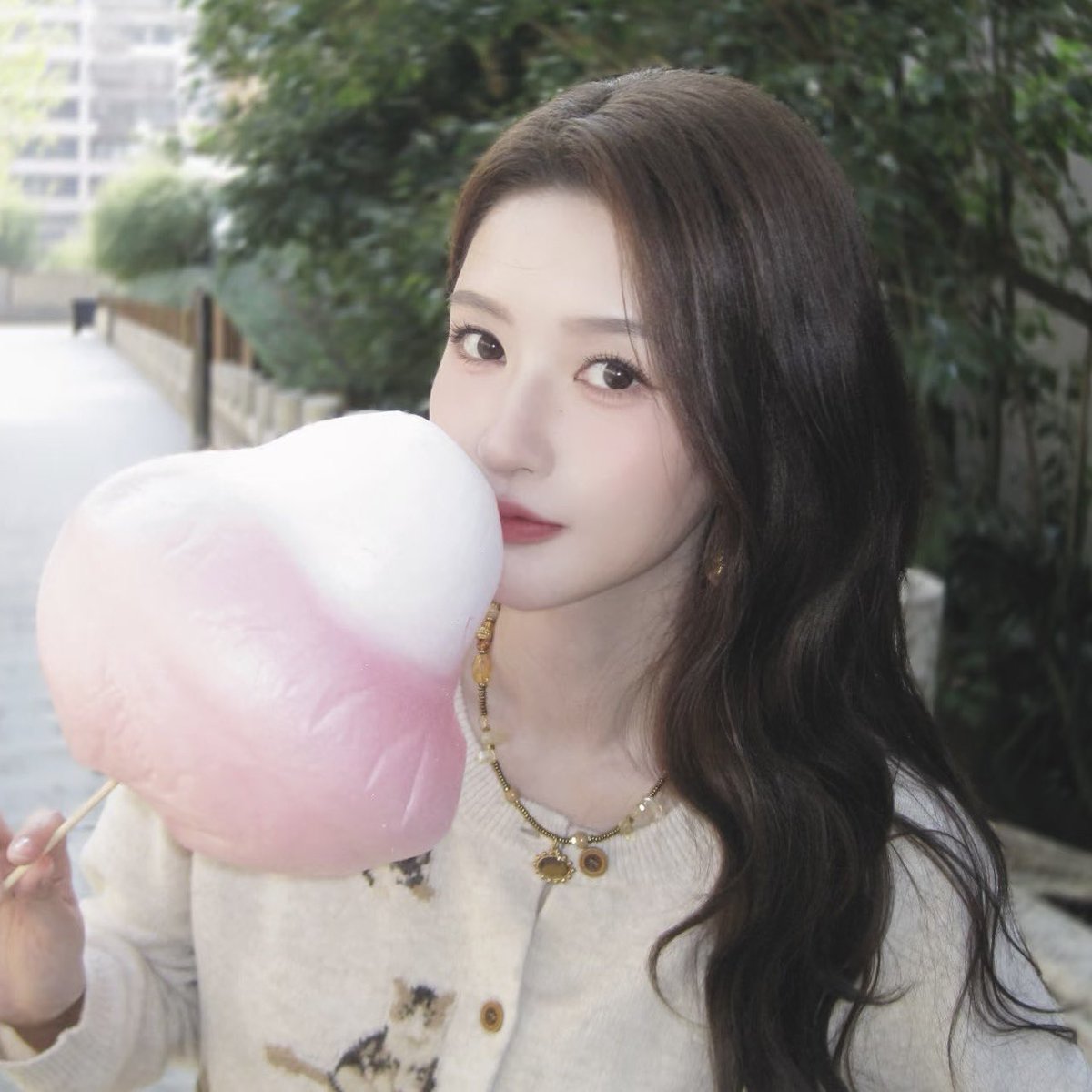 Yuwoen tweet picture