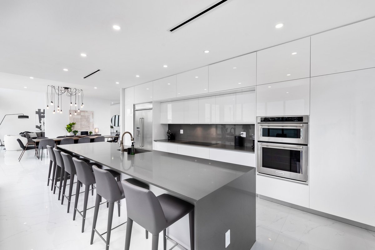 JatinaGroup's tweet photo. Villa Lago | Miami, FL
* 5 bedrooms
* 5.5 bathrooms
* Accommodates 12 guests
* 4,534 sqft living space

Jatina Group
Info@JatinaGroup.com

#VillaLago #MiamiLuxury #LakesideLiving #LuxuryRetreat https://t.co/uZ0960Affi