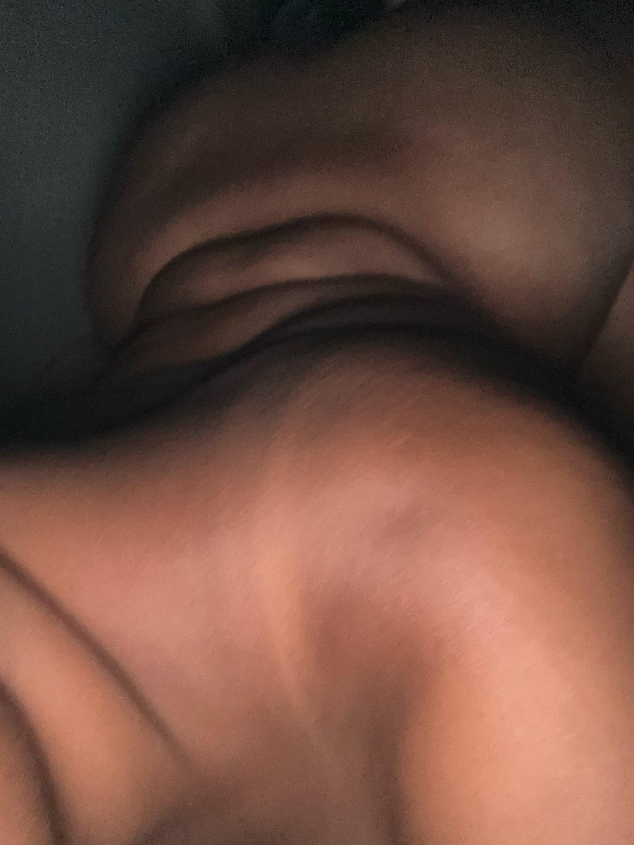 Cookie26318280's tweet photo. My little tanline https://t.co/lyKi4408Rf
