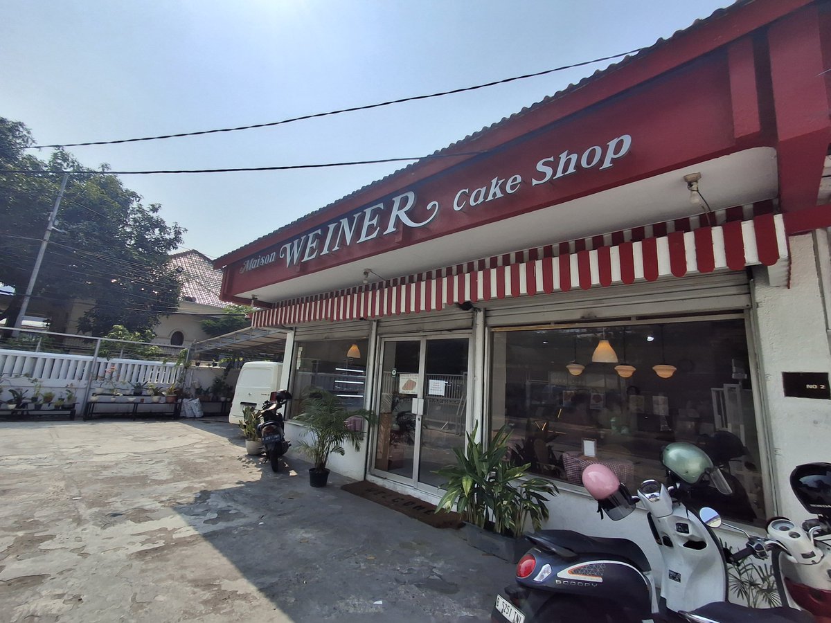 jamkansis's tweet photo. Kata mbak arca ini namanya reverse colonization https://t.co/QFIqwY9YC8