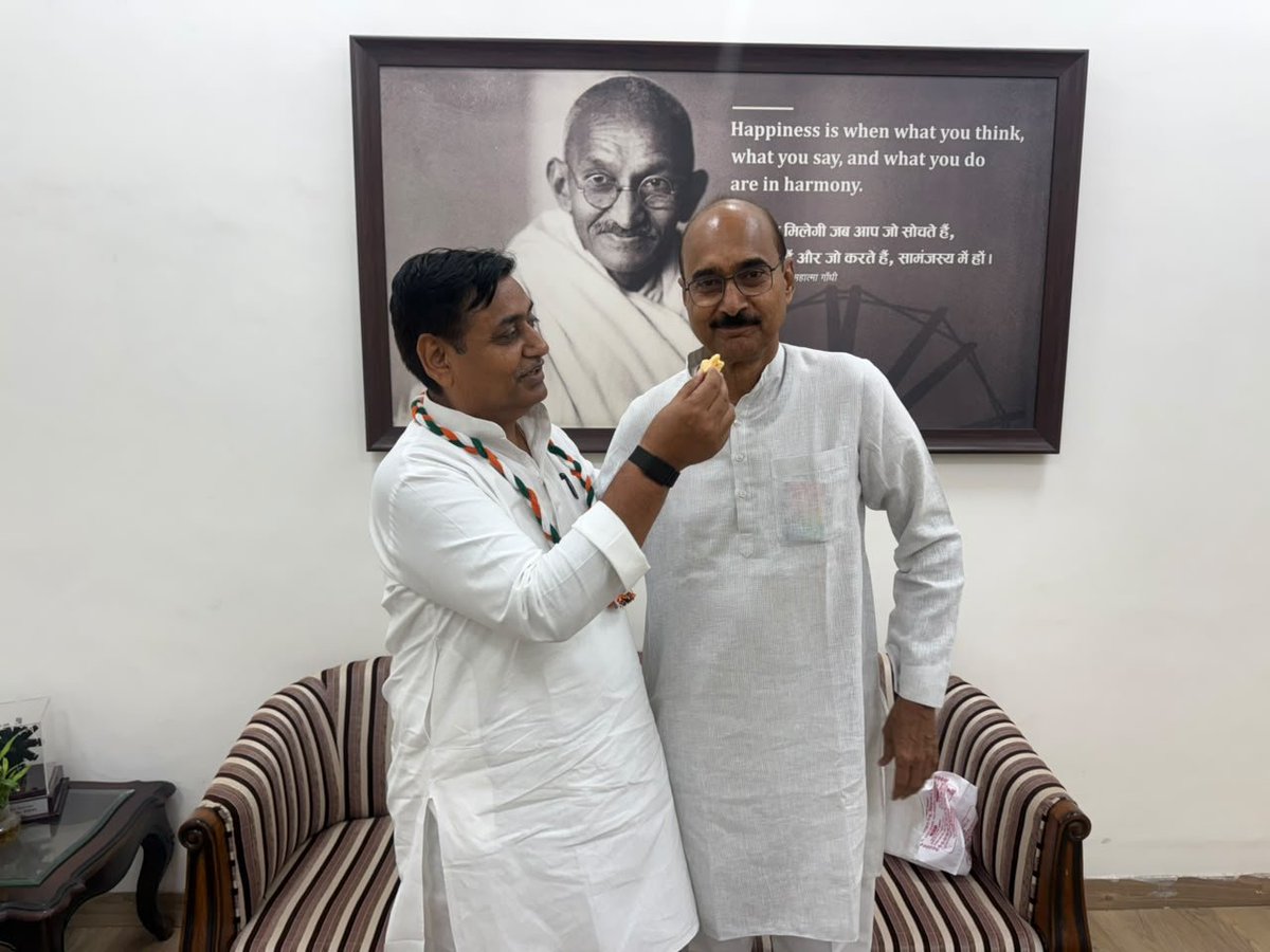 PParashar60's tweet photo. जालोर नगर परिषद चुनाव 2026 में कांग्रेस पार्टी की विजय के उपरांत आज जयपुर में राजस्थान प्रदेश कांग्रेस कमेटी के अध्यक्ष श्री गोविंद सिंह डोटासरा जी से मुलाकात कर उन्हें बधाई दी।

इस ऐतिहासिक विजय के लिए जालोर नगर की देवतुल्य जनता, सभी प्रमुख पदाधिकारियों एवं कांग्रेस के समर्पित कार्यकर्ताओं का हार्दिक आभार एवं धन्यवाद।

यह जीत आप सभी के विश्वास, सहयोग, अथक मेहनत और समर्पण का परिणाम है।

@GovindDotasra