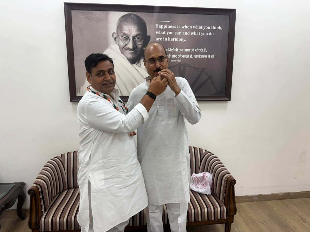 PParashar60's tweet photo. जालोर नगर परिषद चुनाव 2026 में कांग्रेस पार्टी की विजय के उपरांत आज जयपुर में राजस्थान प्रदेश कांग्रेस कमेटी के अध्यक्ष श्री गोविंद सिंह डोटासरा जी से मुलाकात कर उन्हें बधाई दी।

इस ऐतिहासिक विजय के लिए जालोर नगर की देवतुल्य जनता, सभी प्रमुख पदाधिकारियों एवं कांग्रेस के समर्पित कार्यकर्ताओं का हार्दिक आभार एवं धन्यवाद।

यह जीत आप सभी के विश्वास, सहयोग, अथक मेहनत और समर्पण का परिणाम है।

@GovindDotasra