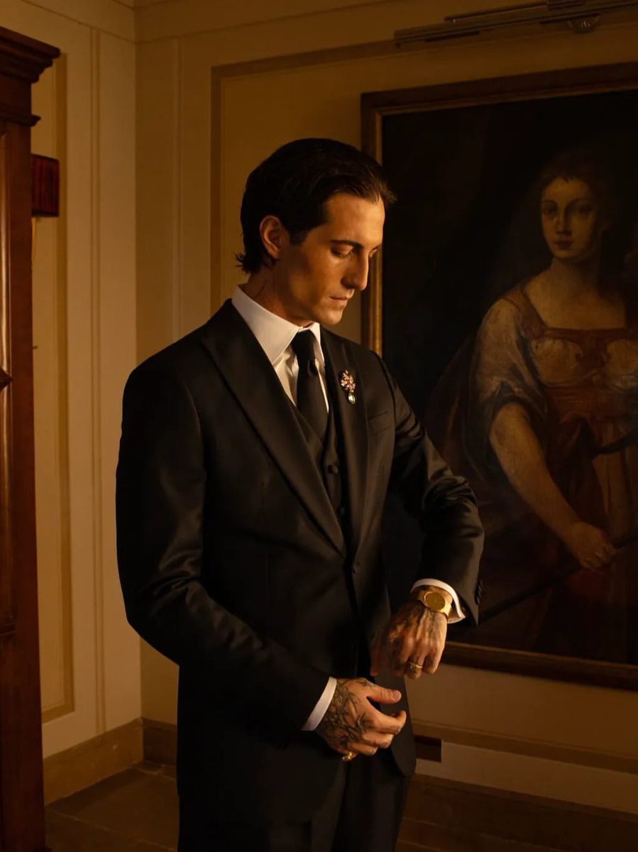 zittieangelis's tweet photo. when you're an actual prince https://t.co/r7HAm5kgDU