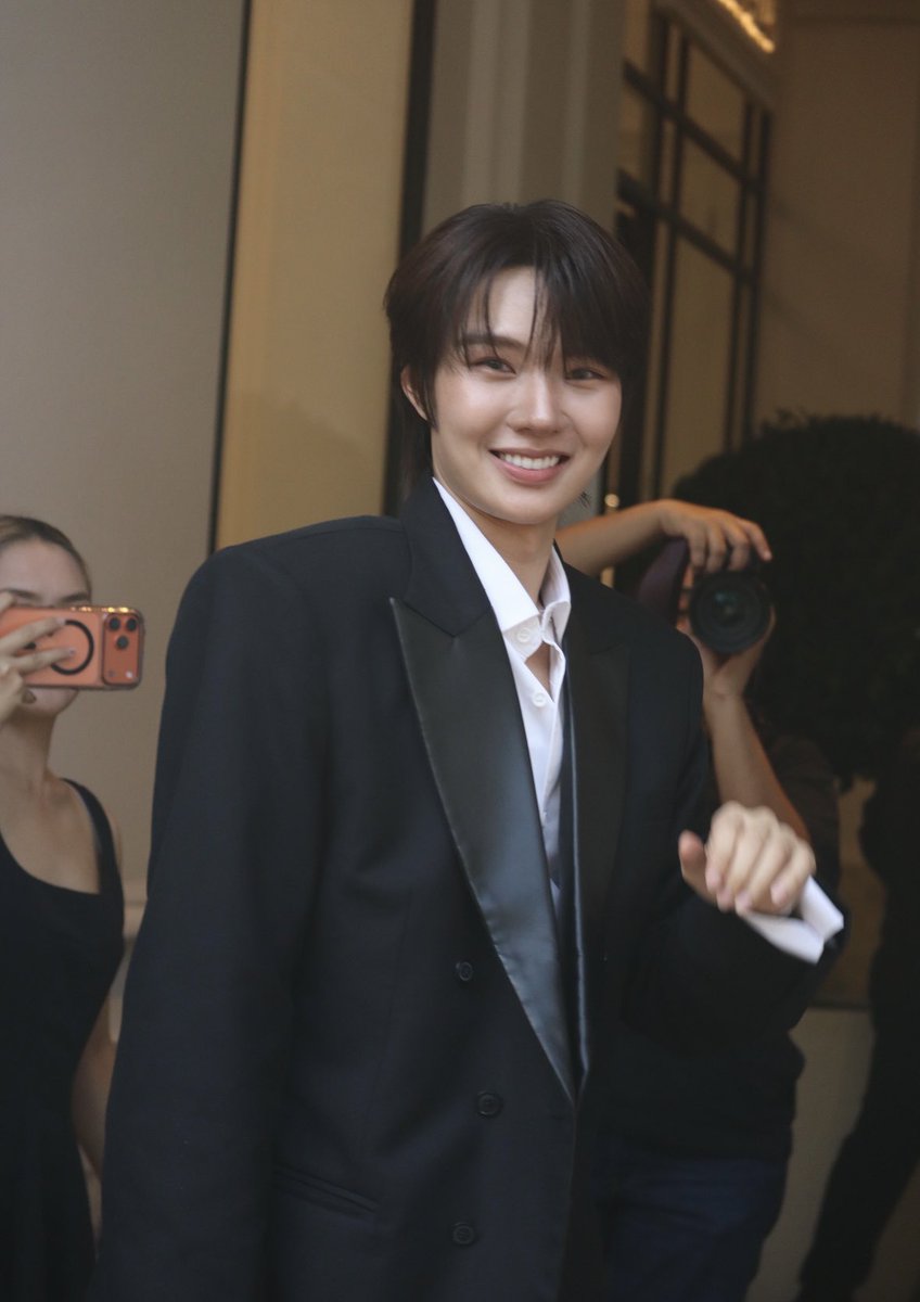 hiruntang's tweet photo. SO SO HANDSOME !!!!!! (cr.puppy) 

A DELVAUX MOMENT WITH NAMPING
#NampingxDelvaux
#Delvaux
#nampingster https://t.co/polkmxUfTl