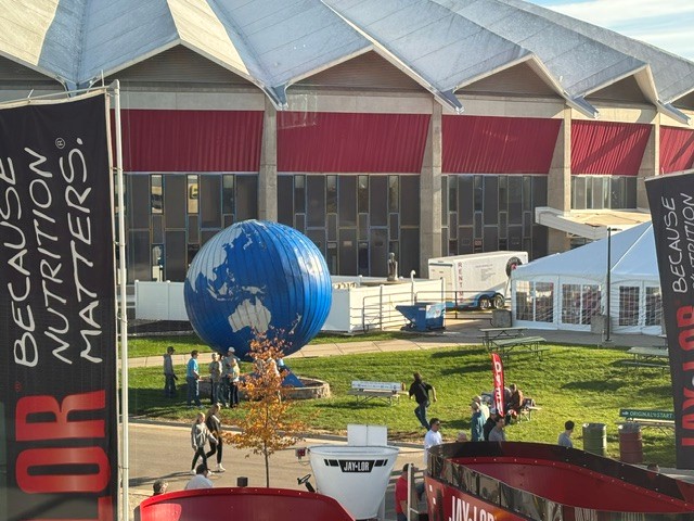BRNAgNews_Mark's tweet photo. .@brownfield #ontheground at @DairyExpo https://t.co/3bnBZ0V0x5