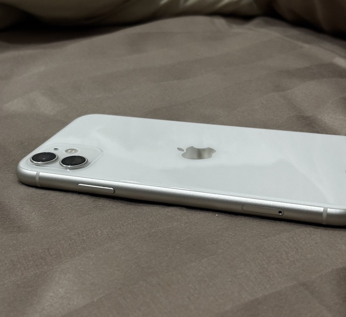 decafeinq's tweet photo. WTS // Want to Sell // Jual
Iphone 11 64gb white (ex ibox)
▶️ fullset (box + charger)
🔋battery health 80%
📍Bekasi

Rp3.550k
💌 dm for more details https://t.co/zizH4zCwFP