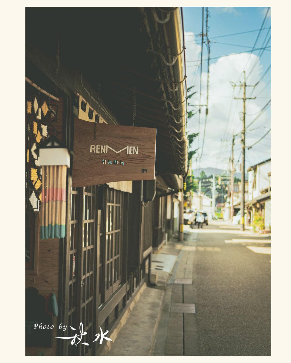 photo_akisui's tweet photo. 『知らなかった？島根。』
今回は歴史ある町並みが残る、
出雲市平田町の木綿街道。

江戸時代から木綿の生産で栄えた町で、今も昔ながらの家並みが残っています。観光地らしい派手さはないけど、ゆっくり歩くと町の歴史を感じられて面白い場所でした。

何気に初来訪。 https://t.co/qmHkytmDqX