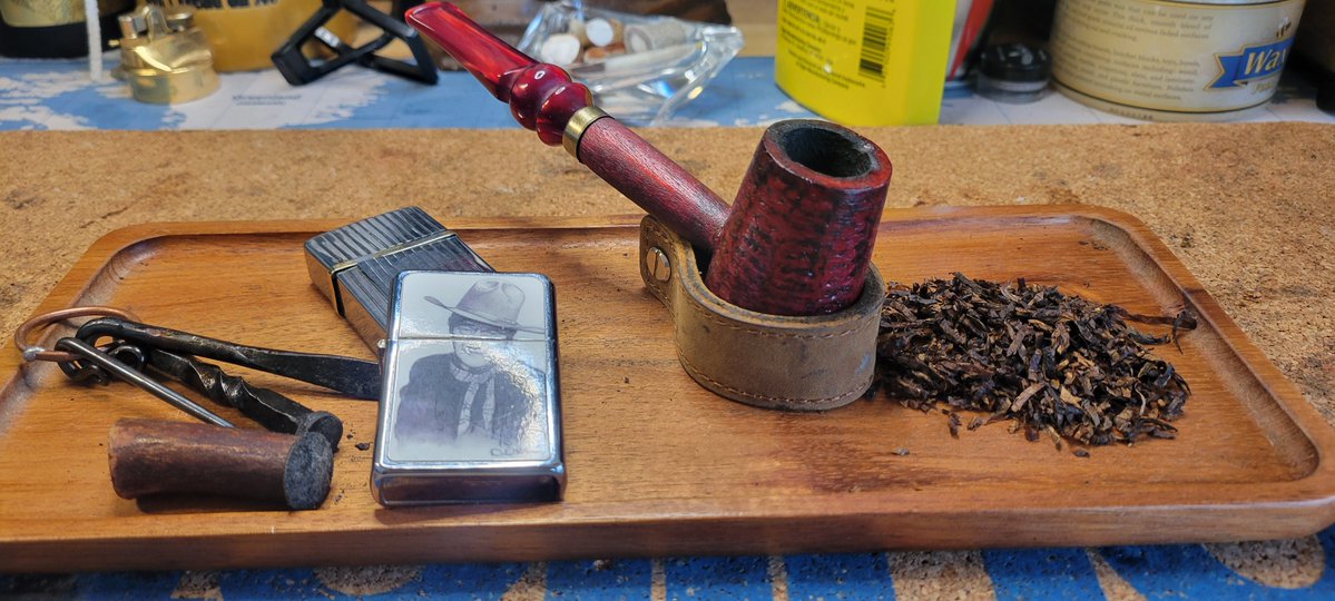 SGPipeCompany's tweet photo. Happy Cob Tuesday!
Only seems fitting to have The Duke handling the lighting duties today.
A good cob, a pile of tobacco, and John Wayne standing by with the flame. Doesn’t get much more American than that. 🇺🇸🔥
Keep the ember burning, folks.
#CobTuesday #JohnWayne #PipeSmoking #CornCobPipe #SGI #SouthernGentlemenPipeCompany