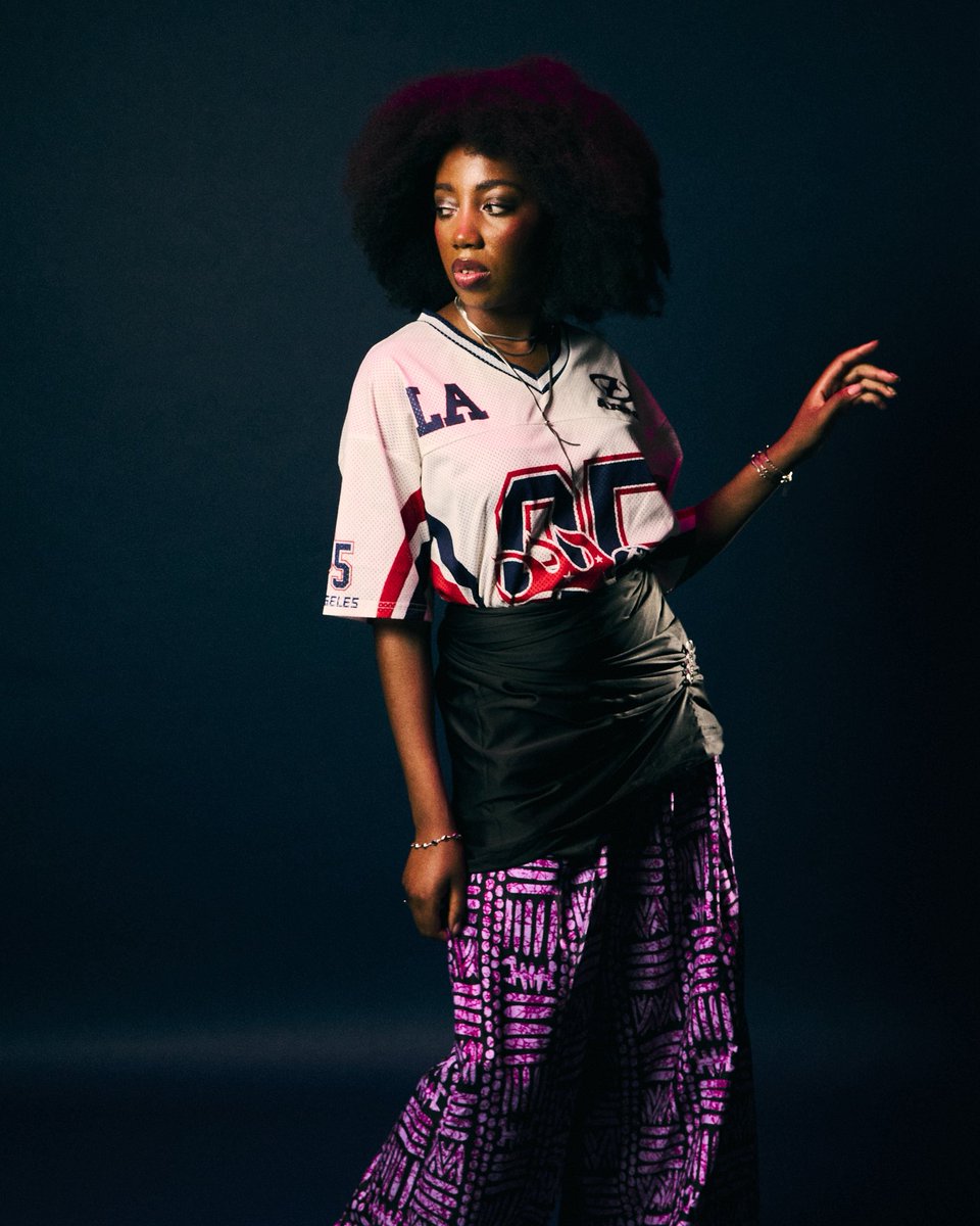 styledbyabdul's tweet photo. SPORTSWEAR MEETS 90s HIP-HOP

For this look, I played with the contrast between oversized sports jersey, the feminine silhouette, and patterned trousers. The boombox and layered assesories pushed the look further into a nostalgic visual setting. 

#styledbyabdul https://t.co/2xTYRGyw09