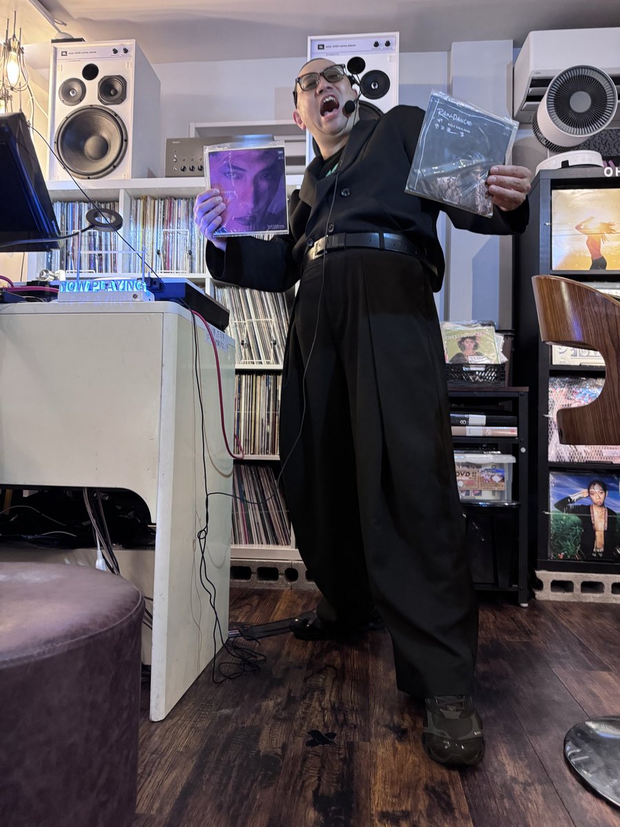 rgizubuchi's tweet photo. 東北沢ROMANTIQUE
「RGの80年代CM縛りDJ」
「にくまれそうなNEWフェイス（カネボウ夏のキャンペーンソング）」も常連さんも
「RAIN-DANCEがきこえる
（グリコカリフォルニアバーCMソング）」中、ご来場ありがとうございました♪ https://t.co/TJRLRckshl