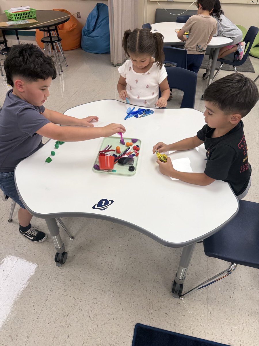 Michelle_STEM's tweet photo. Take at look at kinder….this week they are sorting items by their physical properties! https://t.co/YLkw0whVzl
