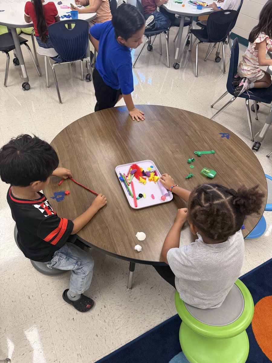 Michelle_STEM's tweet photo. Take at look at kinder….this week they are sorting items by their physical properties! https://t.co/YLkw0whVzl
