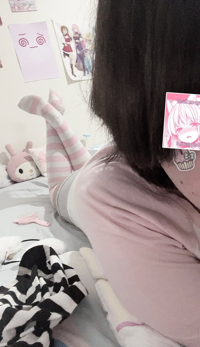 nyorifem's tweet photo. Selaaam uwu #femboy #feminen #köle #ayakfetişi #ayak https://t.co/s4qLNPMB7Q