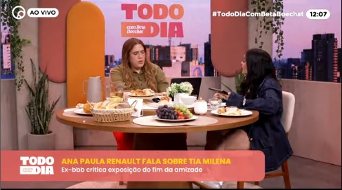 lmarquesfc's tweet photo. programa repleto de espetaculi #TodoDiaComBetaBoechat @sthechristiny @betaboechat https://t.co/8D6Z7DjqKz
