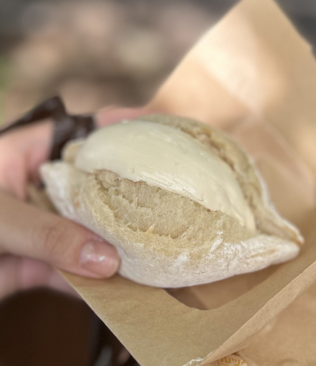 lemonade_dt_'s tweet photo. そういえばThinkのミルクフランスめっちゃ美味しかったな🥖またすぐに食べたいけどもうあんなに並ぶのはやだ🤣
塩キャラメルのも食べたけど、定番の方がレベチで美味しかった💗 https://t.co/EYciQX67Bw