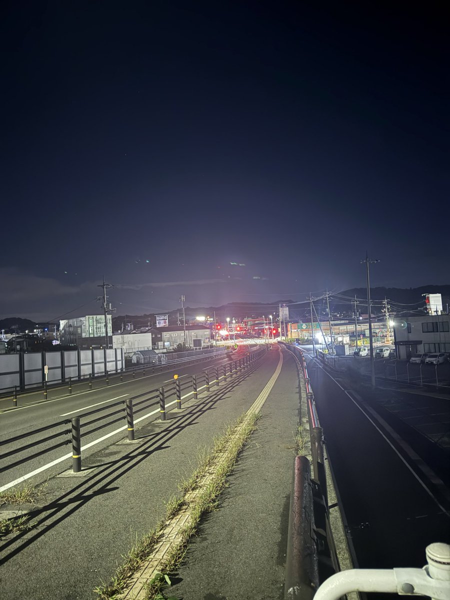 ma_kun0217's tweet photo. 散歩が気持ちいー
ルートの途中にある、川の音が良くてずっと聞いてる https://t.co/XQFer0hoKq