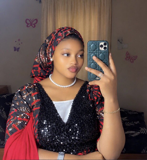 fee_szn's tweet photo. Old buh gold ❤️🥰 https://t.co/3rH3ZKMRq8