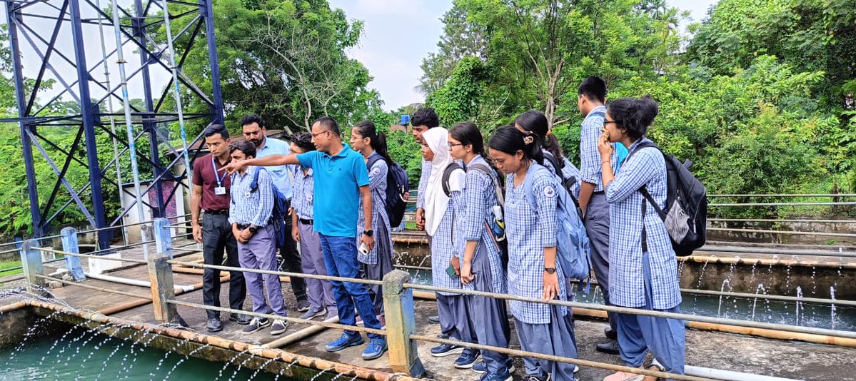 JJMBarpeta's tweet photo. The students of Barpeta Medical College &amp; Hospital visited DLL, Barpeta and Sonkuchi PWSS to explore the rural water supply structures and water quality monitoring.
#JalJeevanMission
#HarGharJal
#JJMAssam
#BMCH
#barpeta
@dcbarpeta_ 
@KPaulAssam 
@JJM_Assam 
@jaljeevan_ https://t.co/QghYHfTkNz