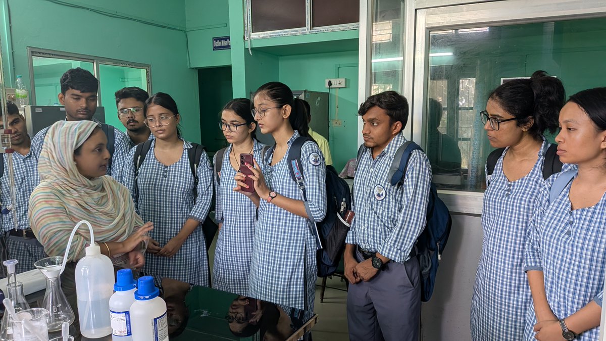 JJMBarpeta's tweet photo. The students of Barpeta Medical College &amp; Hospital visited DLL, Barpeta and Sonkuchi PWSS to explore the rural water supply structures and water quality monitoring.
#JalJeevanMission
#HarGharJal
#JJMAssam
#BMCH
#barpeta
@dcbarpeta_ 
@KPaulAssam 
@JJM_Assam 
@jaljeevan_ https://t.co/QghYHfTkNz