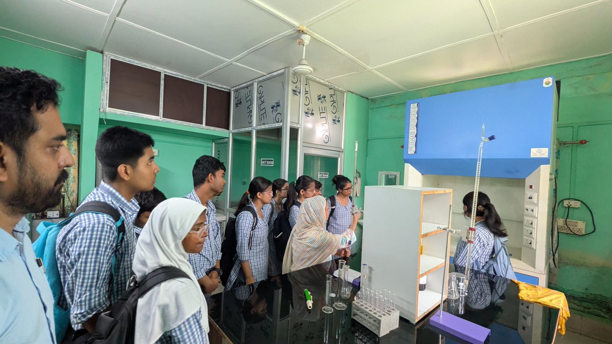 JJMBarpeta's tweet photo. The students of Barpeta Medical College &amp; Hospital visited DLL, Barpeta and Sonkuchi PWSS to explore the rural water supply structures and water quality monitoring.
#JalJeevanMission
#HarGharJal
#JJMAssam
#BMCH
#barpeta
@dcbarpeta_ 
@KPaulAssam 
@JJM_Assam 
@jaljeevan_ https://t.co/QghYHfTkNz