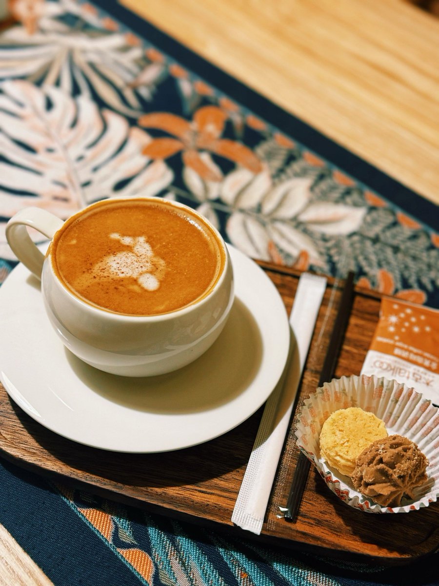 Elfriedeaa2mn's tweet photo. Tarde de antojos! Comparto mis galletas con chispas de chocolate favoritas, crujientes y dulces, ideales para acompaar el café de la tarde! ， https://t.co/JKqmZvH2KO
