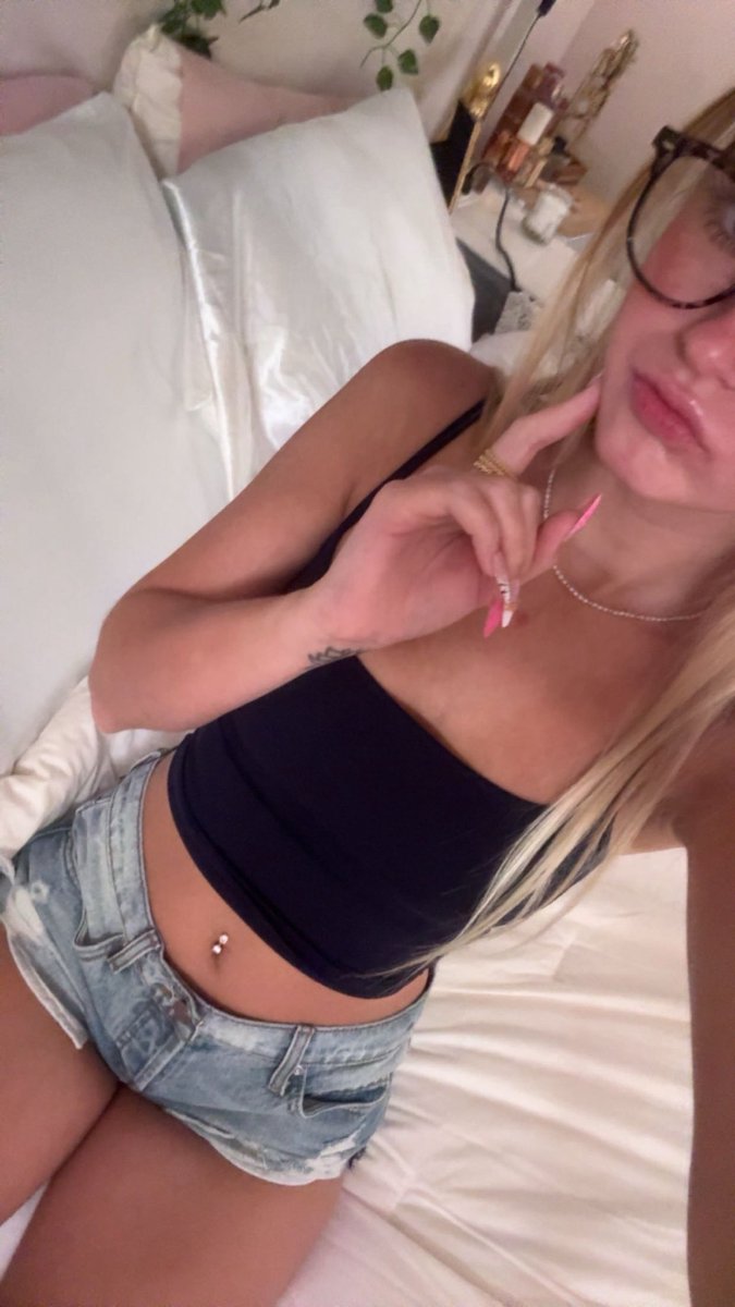 goddess_charz's tweet photo. goodmorning you losers!!

Foot findom high school cuck foot slave loser https://t.co/im9XxcgMge