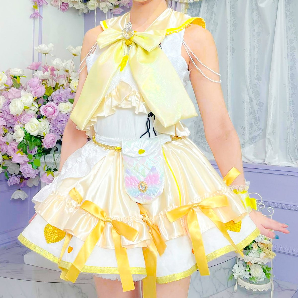 manbouproject's tweet photo. 若干重いかな？とも思ったんで言うか迷ってたんですけど、衣装のスカートに付いているゴールドのリボンは皆がほしいもでプレゼントしてくれた時のラッピングからもぎ取ったものです…👉🏻👈🏻
全部捨てずに集めてました() https://t.co/8hTodE0roG
