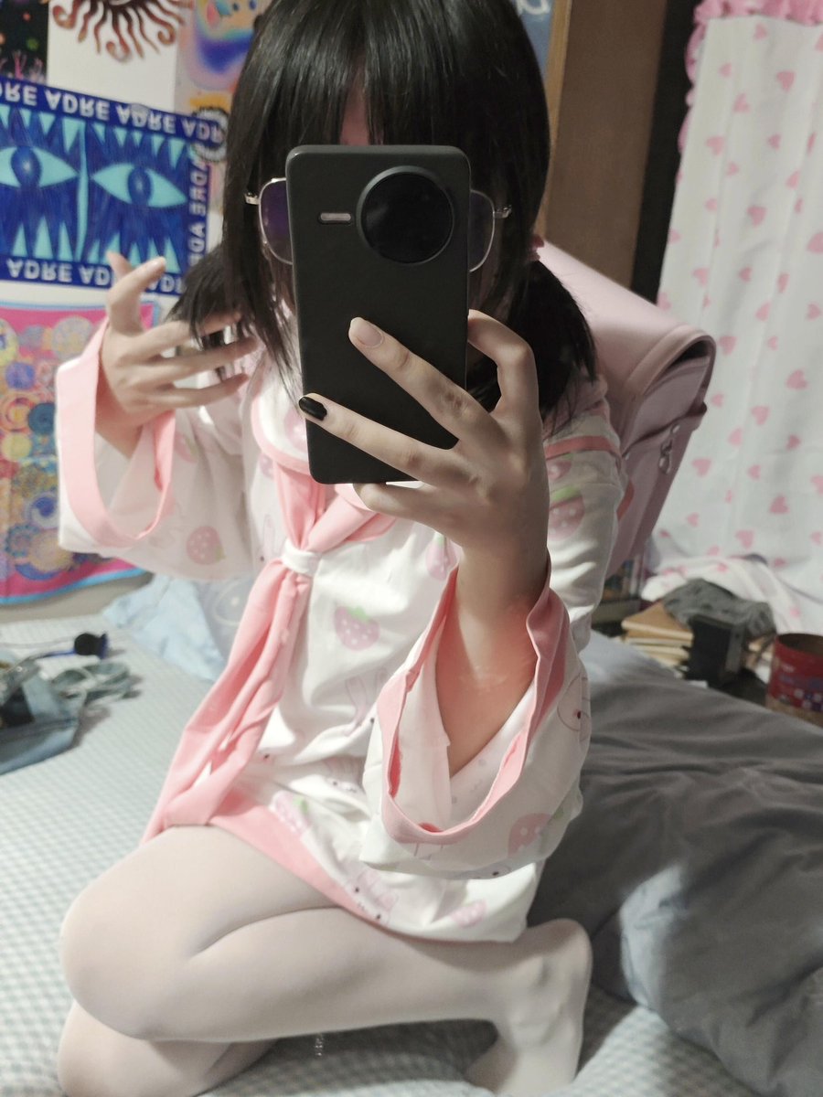 julia85yp5's tweet photo. 有人在吗？？？      

开脱！！！！！！！！！！！         

                           上供！！！！！！ https://t.co/GRuEXo6ddJ
