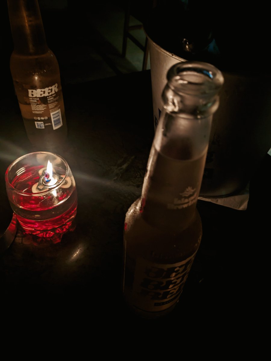 bitterave's tweet photo. Late night catch up. https://t.co/uSd6vGOug2