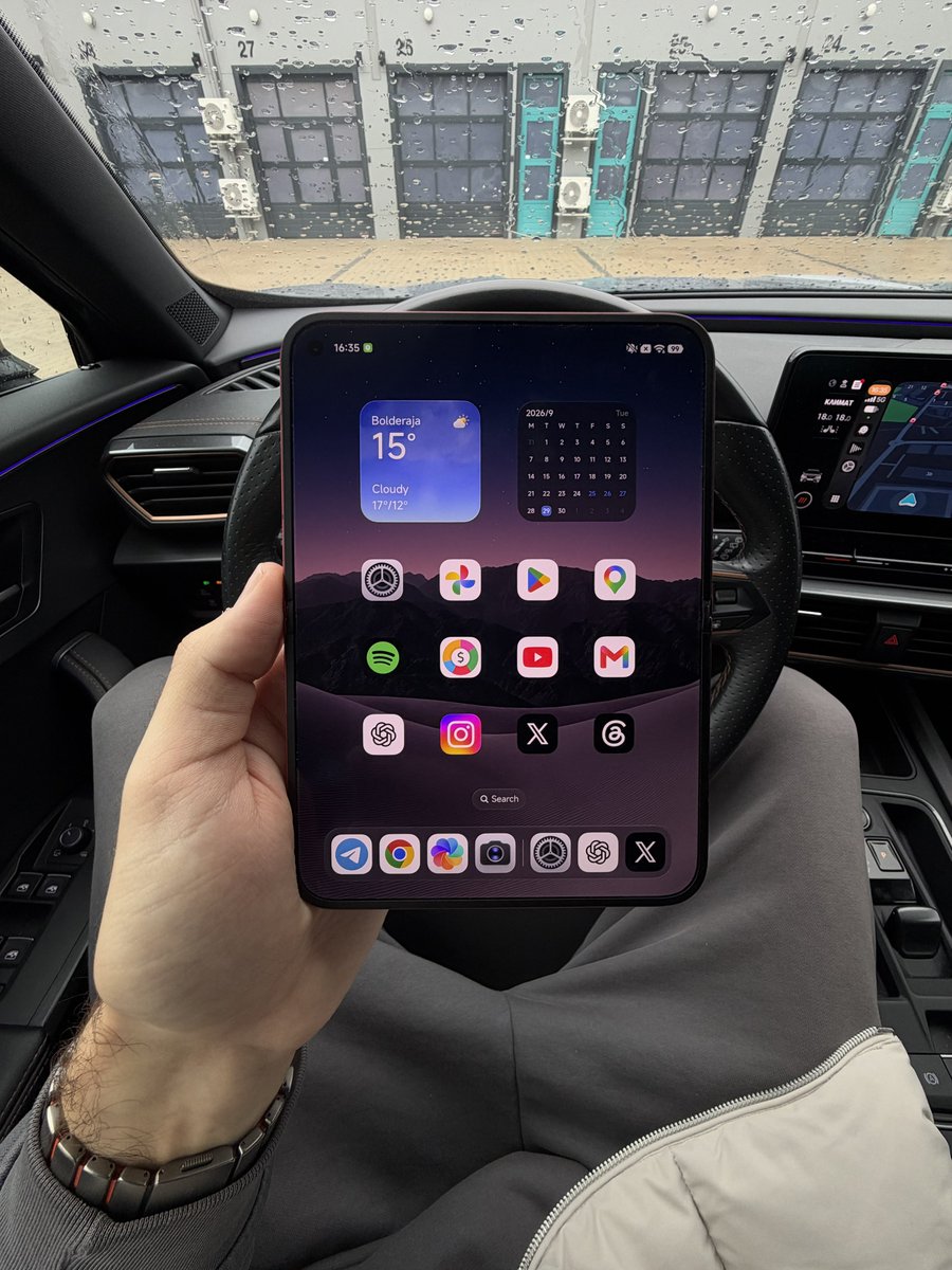 BenGeskin's tweet photo. In a month, a lot of you are going to fall in love with this short, wide foldable form factor.

I still can’t put my Xiaomi 18 Fold down. https://t.co/EFTmqa326s