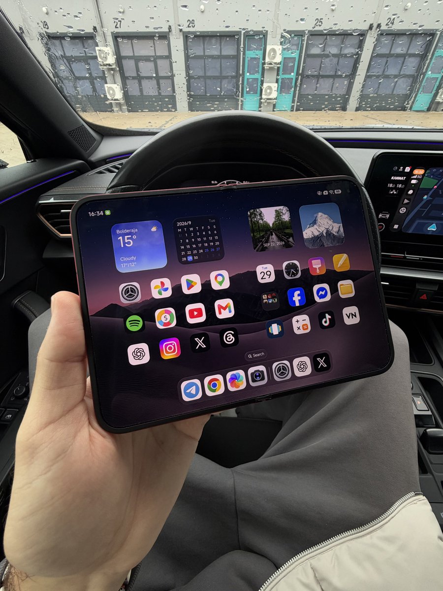 BenGeskin's tweet photo. In a month, a lot of you are going to fall in love with this short, wide foldable form factor.

I still can’t put my Xiaomi 18 Fold down. https://t.co/EFTmqa326s