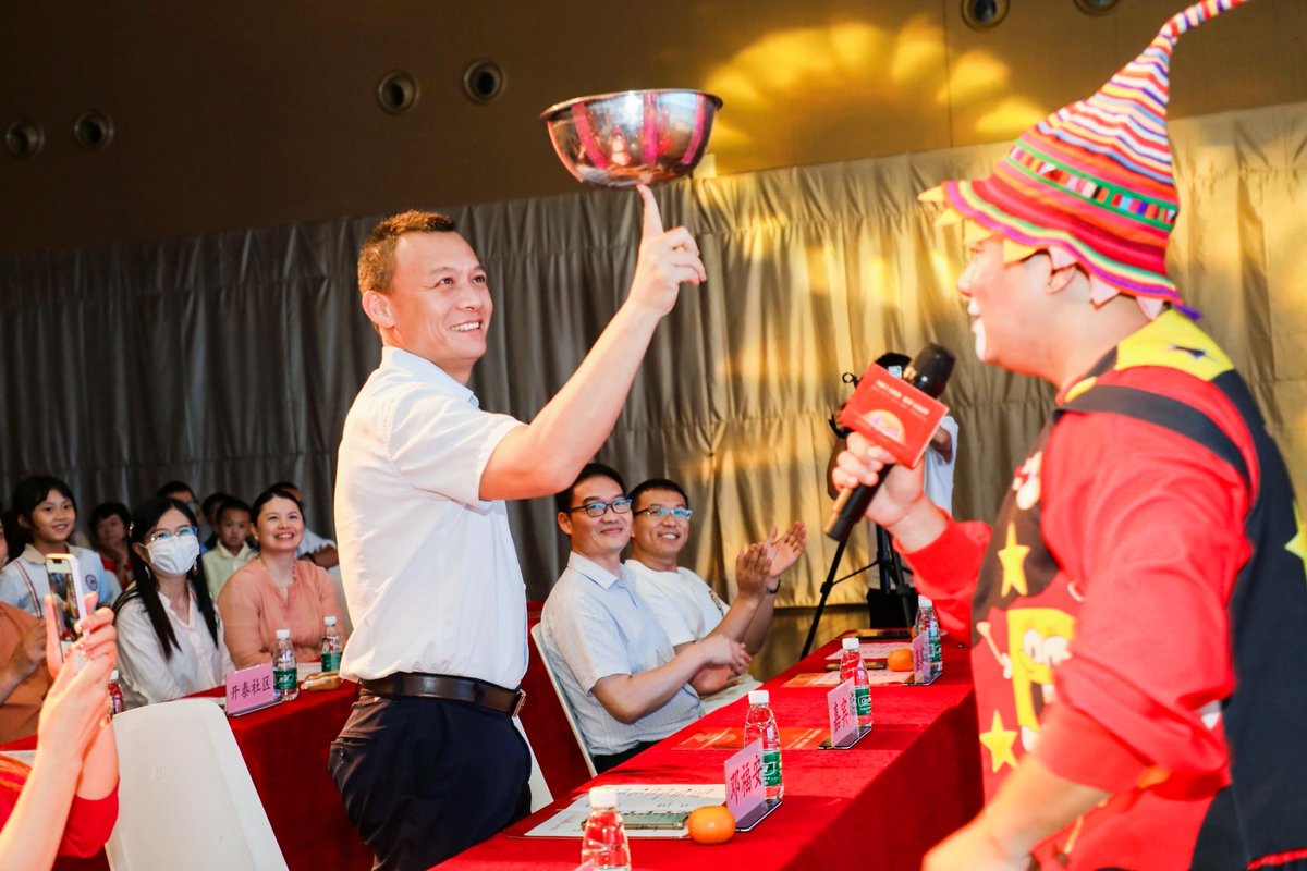 ahmadri04422489's tweet photo. [Brother He congratulated Ya Zhai Ya on a great win!] https://t.co/4RWq55GzHG