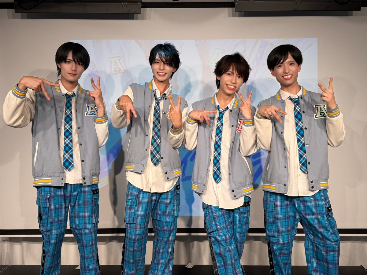 aventure_inc's tweet photo. ┏━━━━━━━━━┓ ️️️
🌈あばんちゅ～る通信🌤️
┗━━━━━━━━━┛

本日はTIKTOK撮影会、そしてファンミーティング1st2nd両公演ありがとうございました🥰🌈❤️💙💚🧡

チケット即完✨️ そして、あばんちゅ〜る！にとって原点の場所にたくさんの方々がお越しくださり本当にありがとうございました😌🤍

4人で創ってきた「あばんちゅ〜る！」の時間も、皆さんと一緒に創ってきた景色も、これから先も大切な宝物です🌈

そしてここから、あばんちゅ〜る！は新���い一歩を踏み出します。そんな2nd公演は2人がステージに上がる時に一面、青と緑のペンライトで迎えて下さり、トークショーでの内容への温かい視線、そして沢山の拍手での反応、本当に心強く、嬉しい気持ちとともにすごく励みになりました😌💙💚

これからも変わらず夢に向かって進んでいき続けます✈️🌤️本日は本当にありがとうございました✨️

これからの「あばんちゅ〜る！」も、
どうぞよろしくお願いいたします💙💚

▼ 次回はこちら🎪3日(土)
リンクス池袋9F屋上フリーライブ