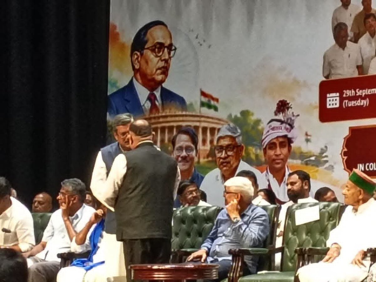 NIGAMBHANDARI1's tweet photo. आज नई दिल्ली के संविधान क्लब स्थित मावलंकर हॉल में कांग्रेस SC/ST सांसद फोरम द्वारा “दलित-आदिवासी स्वाभिमान बैठक” का आयोजन किया गया।

बैठक में कांग्रेस के वरिष्ठ नेतागण, सांसद एवं देशभर से आए दलित-आदिवासी समाज के जनप्रतिनिधि शामिल हुए। इस दौरान समाज के अधिकारों, सम्मान और न्याय से जुड़े महत्वपूर्ण विषयों पर चर्चा की गई तथा दलित आदिवासी समाज की आवाज़ को और मजबूती से उठाने का संकल्प लिया गया।

देशभर में आदिवासियों और दलितों के साथ हो रहे अत्याचार के खिलाफ पूरी कांग्रेस पार्टी एकजुट है और उन्हें न्याय दिलाने के लिए संकल्पित है।