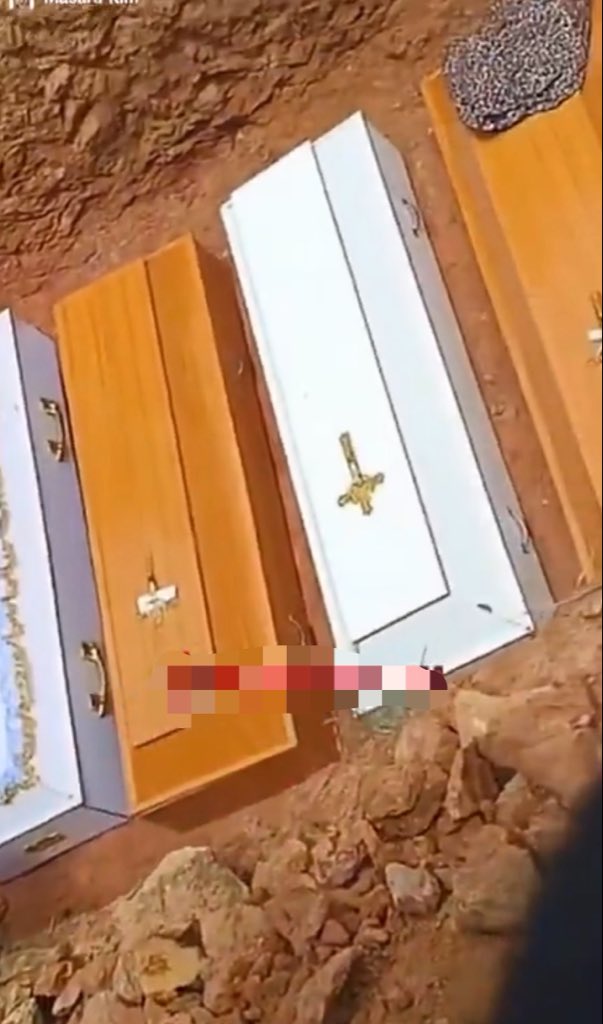 MarioUgonna's tweet photo. Six Christians were killed on Saturday by terrorists. 

People went for the Mass burial, the terrorists killed another two people during the burial in Jos, Nigeria 🇳🇬 

The media is silent, the UN and Nigerian government is mute 💔😭 https://t.co/uNeSGY0aAf