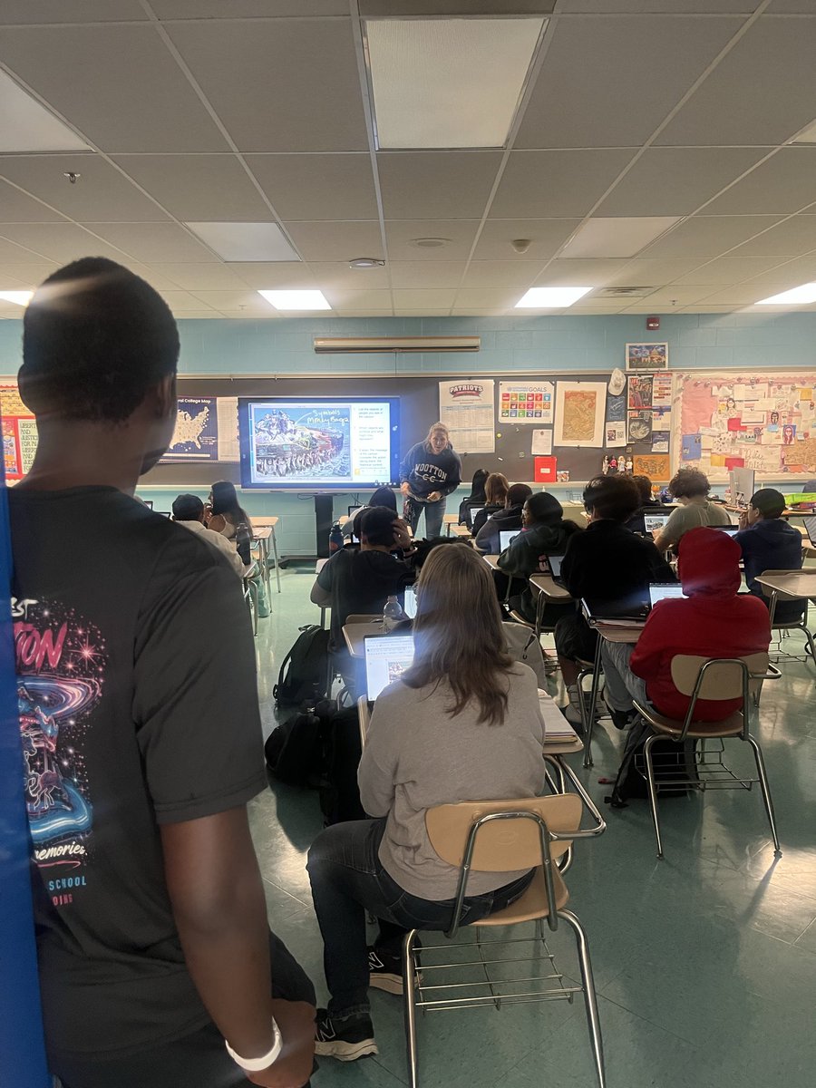 MCPSYouMatter's tweet photo. It was great hosting our friends from Chenjinglun High School! 🌎 Last year, we had the incredible opportunity to visit their school. This year, we were proud to return the hospitality. Grateful for a partnership: that build connections, friendships, & learning! #MCPSFutureReady https://t.co/TXwgzZoFW8